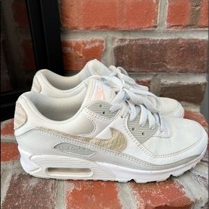 Women’s Nike Air Max 90 Shoes